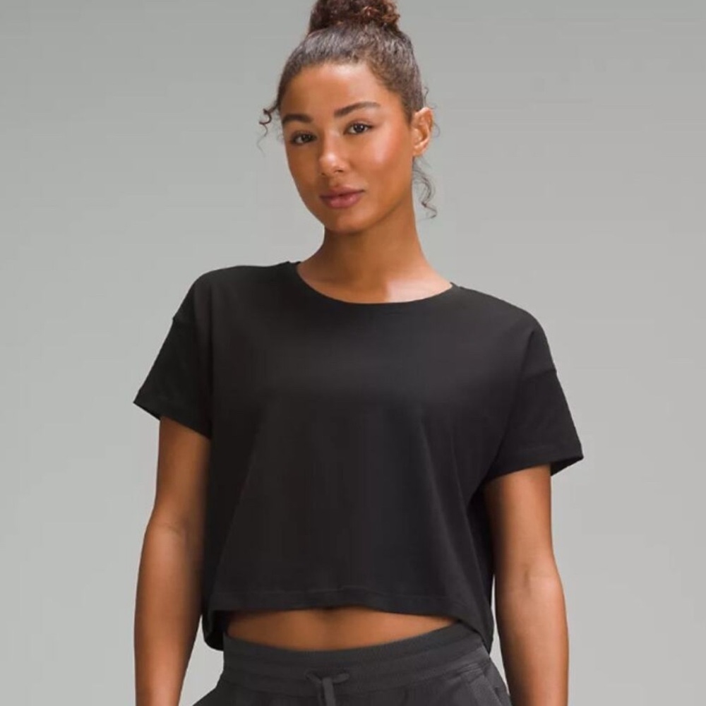 Lululemon Women’s size 10 Black Cates Cotton Cropped Relaxed T-Shirt.
